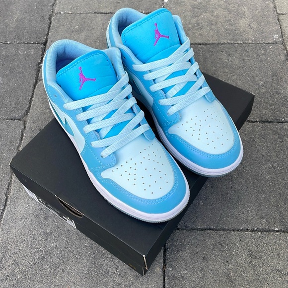 Air Jordan 1 Low SE - Older Kids Shoes - Picture 3 of 10